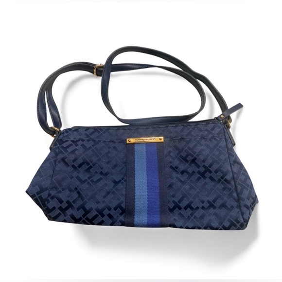 Tommy Hilfiger Handbags - Tommy Hilfiger Purse